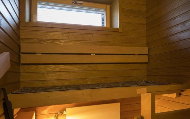 Tuomas´ luxurious suites, Ahola