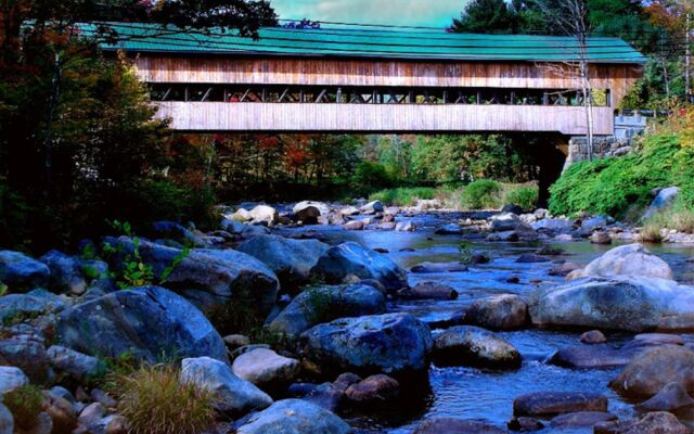 Covered Bridge Riverview Lodge