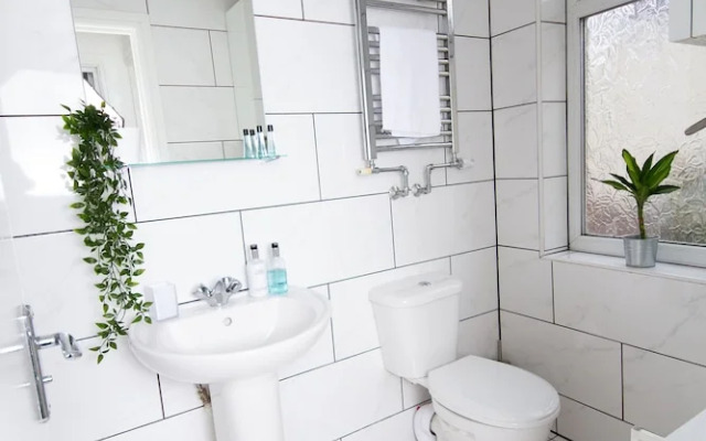 Short Stay Bristol - Mina B Apartment