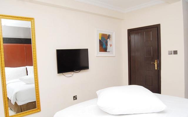 Kings Celia Hotel & Suites