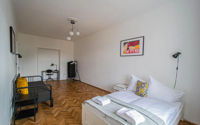 Super Central Billiard and Darts Big Apartment