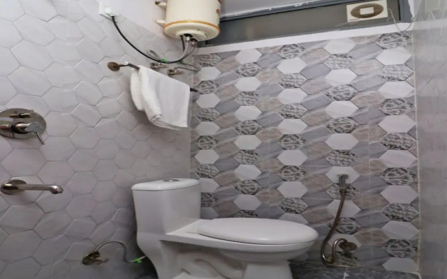 Jaypee Studios by OYO Rooms