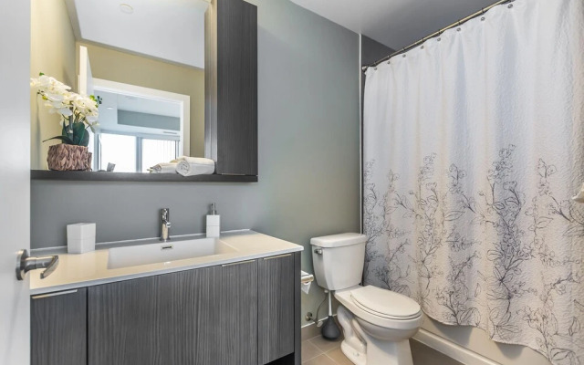 Exquisite Luxury 1 Bedroom + Den With Parking