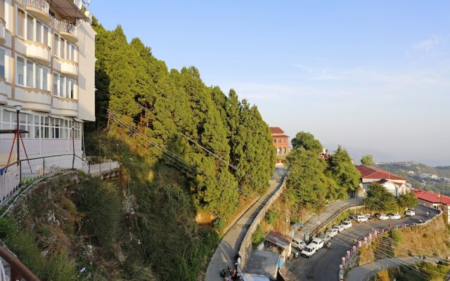 OYO 8989 Hotel Raj