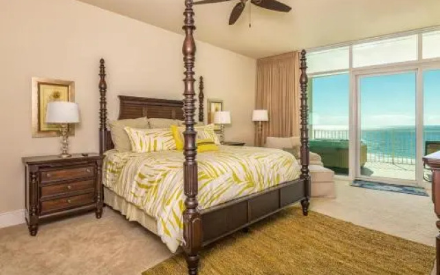 Turquoise Place Unit 404C