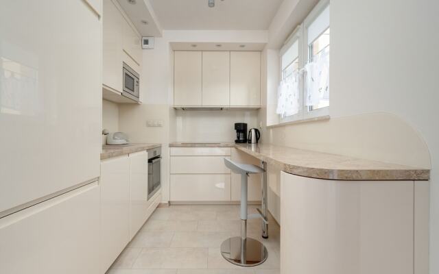 Bright Apartment With Balcony by Renters
