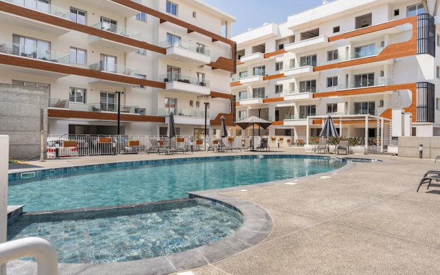 YAMAS Urban Living Pool Penthouse Marvel