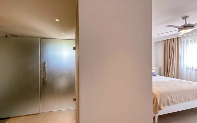 Luxury Penthouse 3 Bedroom Ocean Views