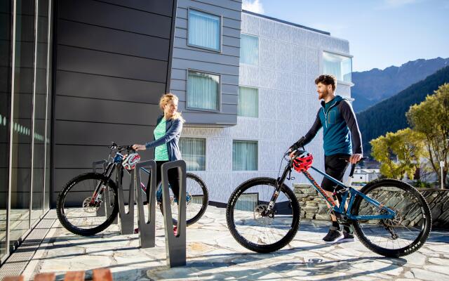 Holiday Inn Express And Suites Queenstown by IHG