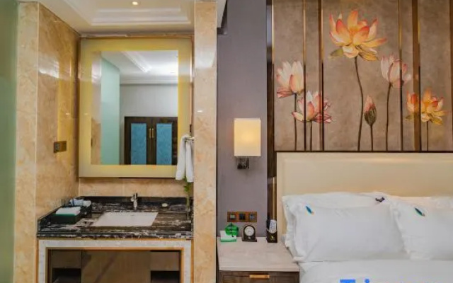 Four Seasons Goldensun Hotel