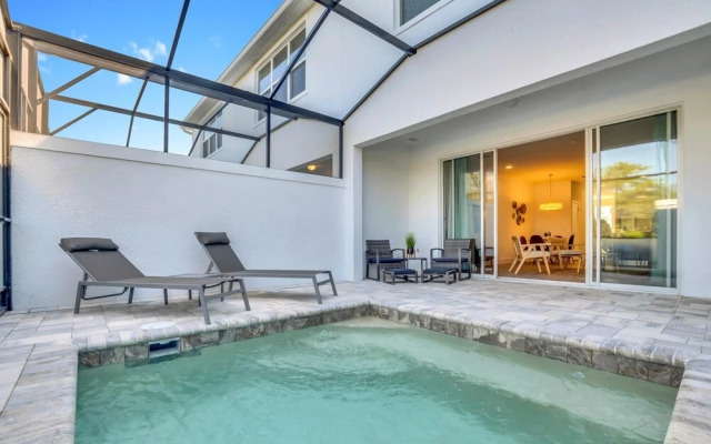 Modern 3BR Townhouse With Pool Near Disney