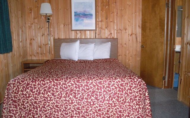 Green Acre Motel by OYO Near Rush County Airport