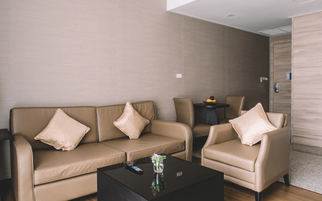 Adelphi Suites Bangkok