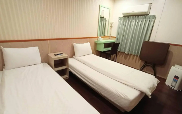 Yinglun Hotel