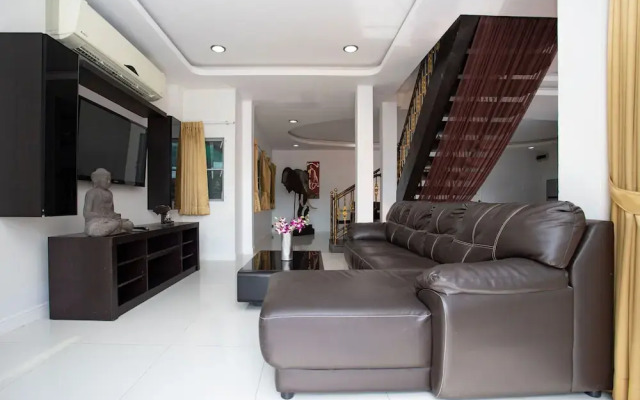 Holiday Bliss 3BR Pool Villa Lancelot 2