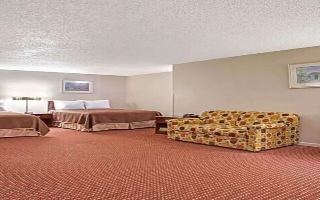 Holiday Inn Express & Suites Tampa Stadium – Airport Area, an IHG Hotel