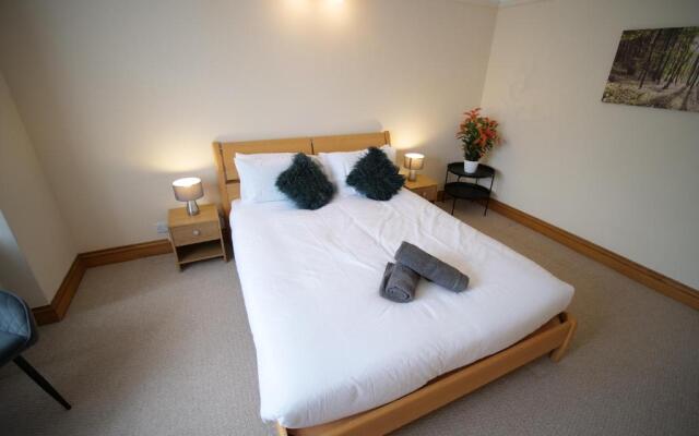 Town Centre Apartment Sleeps 9