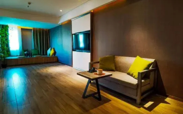 Countryside Yaqing Hotel (Shantou High-speed Railway Station Xinjin Food Plaza)