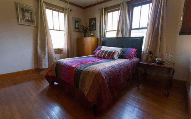 Cajun Hostel Entire House