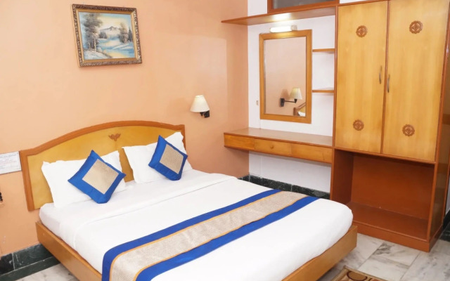 Hotel Raaj Bhaavan