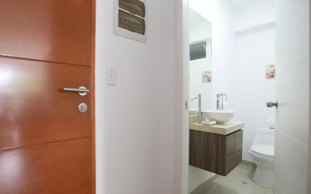 Quiet Romantic Apartment In The Heart Of Barranco