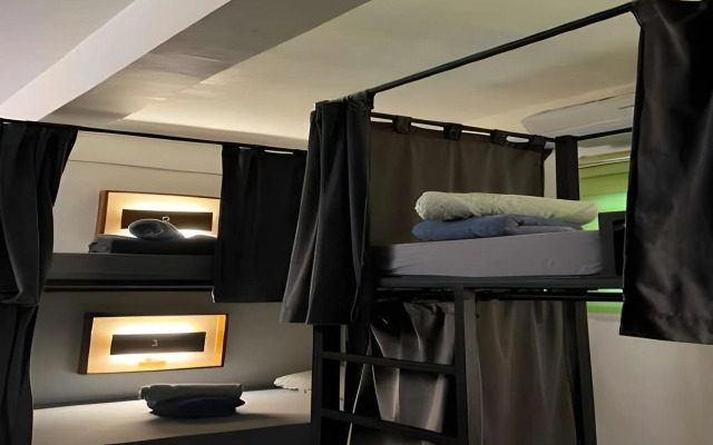 Outpost Beach Hostel - Adults Only