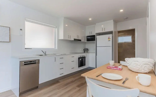 Relax on Marine Parade 2 BDR Apartment