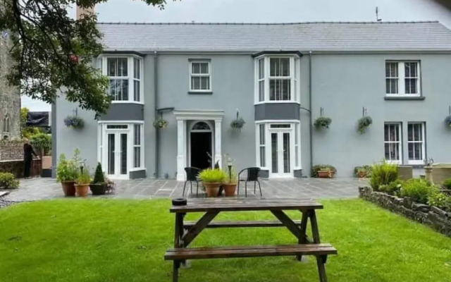 OYO Lamphey Hall Hotel