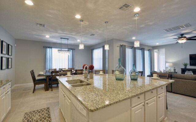 Sonoma - 6 Bedroom Pool - 1856SN Home by RedAwning