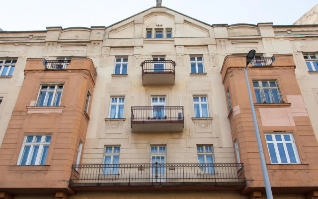 Self check-in eco studio - free street parking closeby