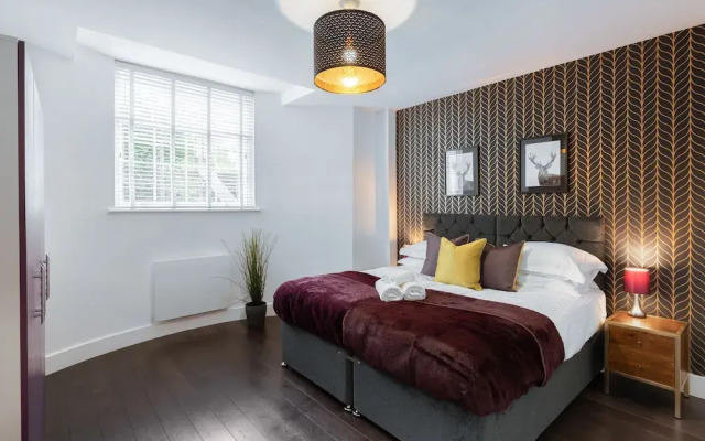 Stylish Executive Apartment in Reading