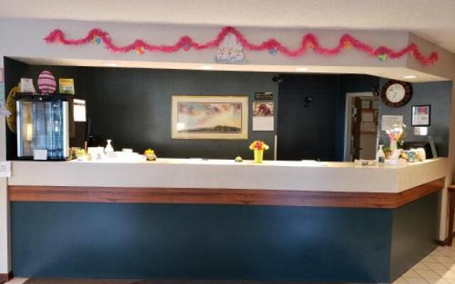 The Center Lodge and Jacuzzi Suites