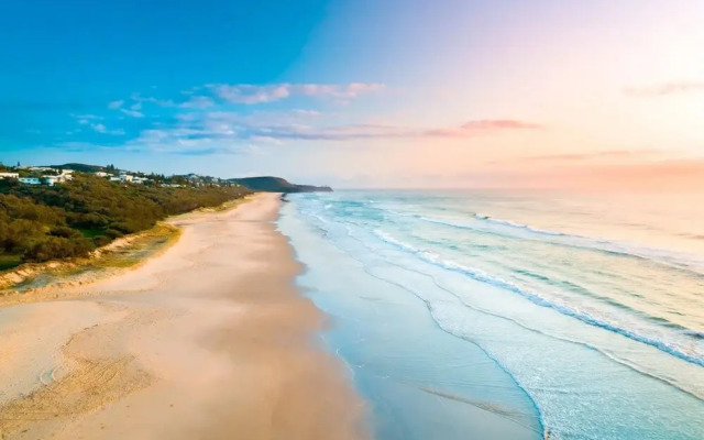 Pristine 2-bed Apartment With Pool and Balcony