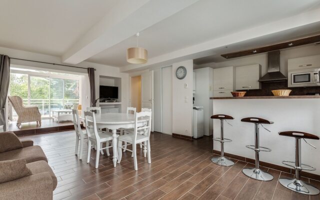 Alluring Holiday Home in Colleville-sur-mer With Terrace