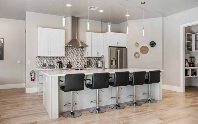 Slice Of Heaven 6 Bedroom Home