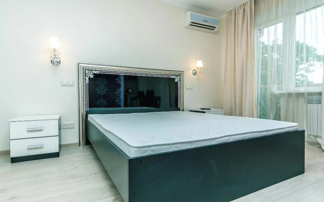 Lesi Ukrainki 5/18 Apartment