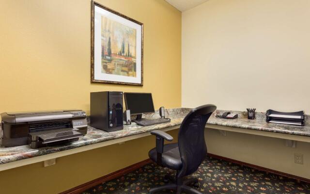 Country Inn & Suites by Radisson, Norman near University