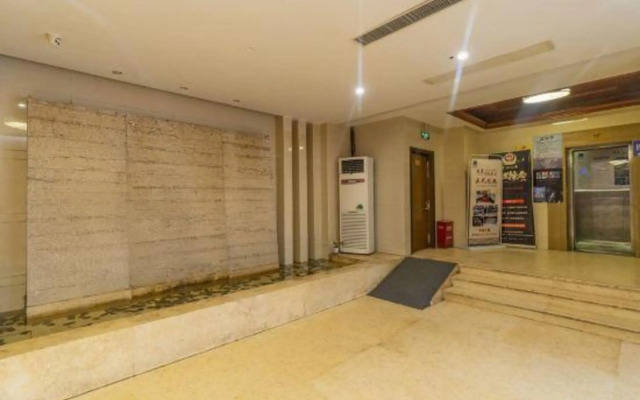 Yilujiu Business Hotel