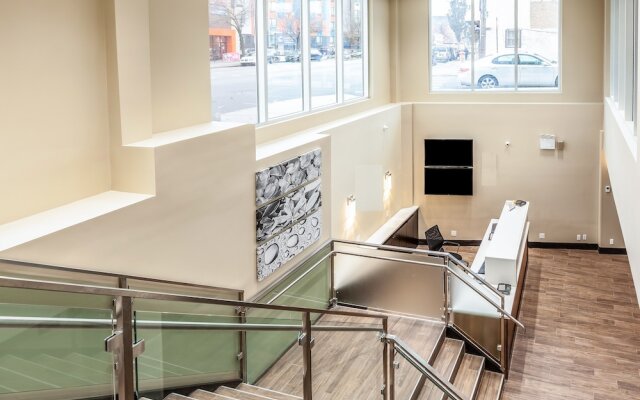 Van Wyck Hotel & Suites Near JFK Airport