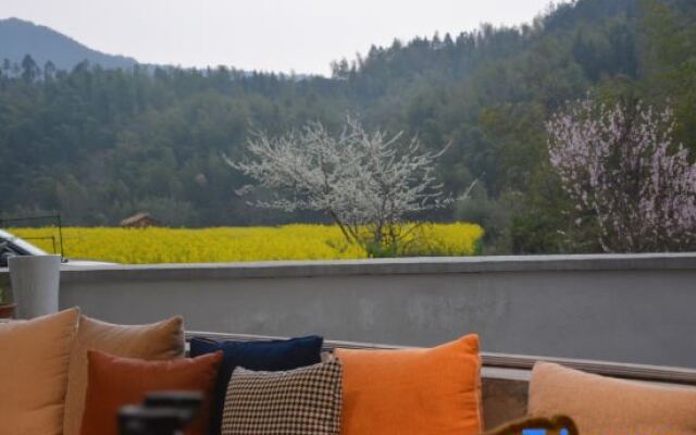 Wuyuan Zuo'an Zhiye Homestay (Guling Scenic Area)