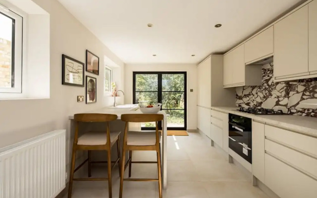 The Tyrwhitt Road Place - Lovely 2bdr Flat With Garden