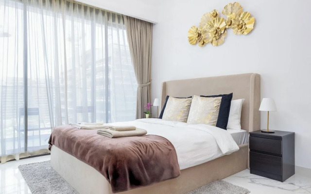 Bloomfields Deluxe Studio Azizi Riviera