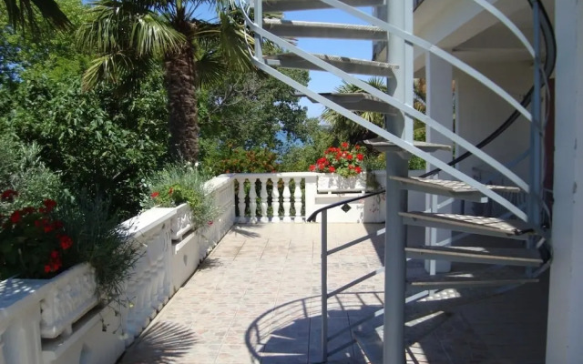 Aleksandra - 10 m From sea - A1 Lijevi