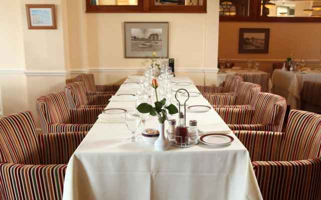 Pier Hotel
