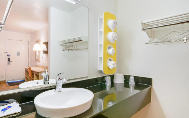 Motel 6 Rolling Meadows, IL - Chicago Northwest