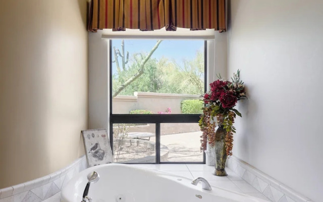 Valley View Villa - Private Pool - Hidden Bedroom