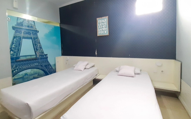 Londres Bed and Breakfast RedPartner near Gembira Loka Zoo