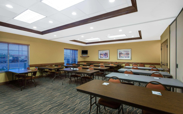 Best Western Plus Appleton Airport/Mall Hotel