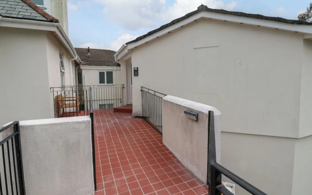 8 Manor Close