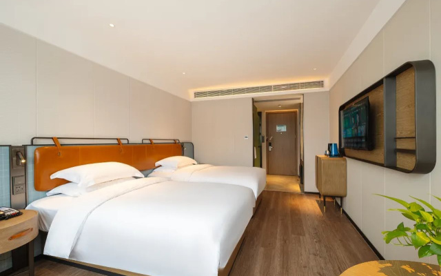 Echarm Hotel (Zhuhai Qinglü Road Riyuebei Grand Theatre)
